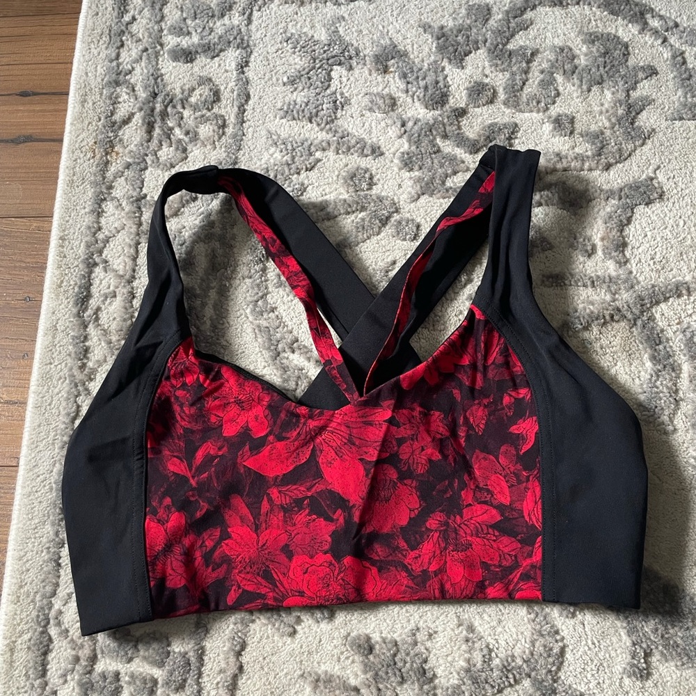 Lululemon sports bra